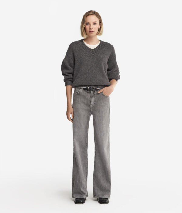 V-Neck Sweater in Ultrasoft Cashmere Knit